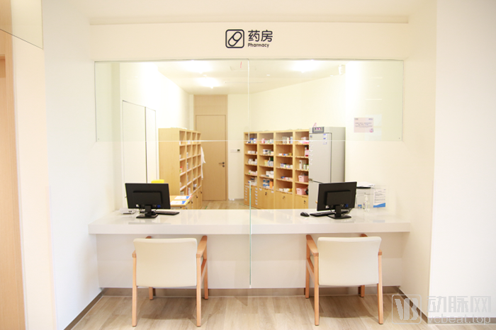 现代药店装修(药店装修布局原则)